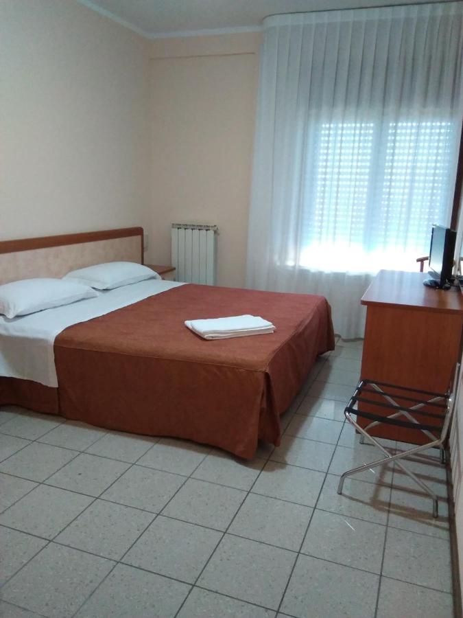 Hotel Rose&Crown Корреджио Экстерьер фото