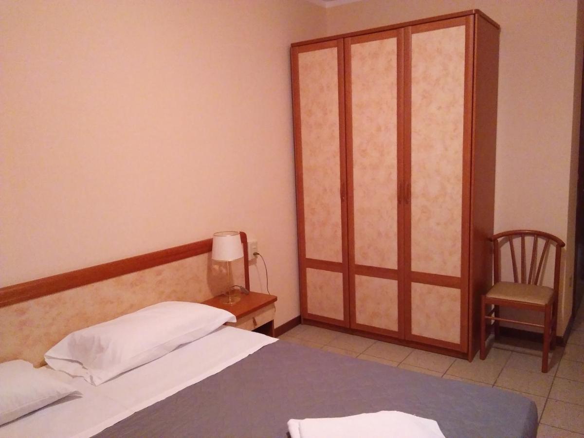 Hotel Rose&Crown Корреджио Экстерьер фото