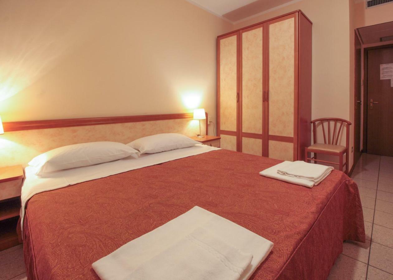 Hotel Rose&Crown Корреджио Экстерьер фото