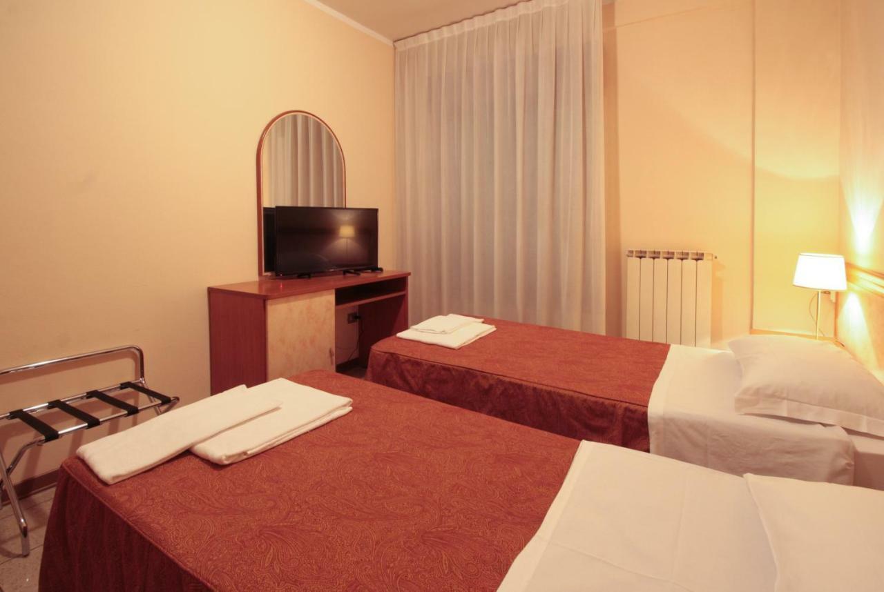 Hotel Rose&Crown Корреджио Экстерьер фото