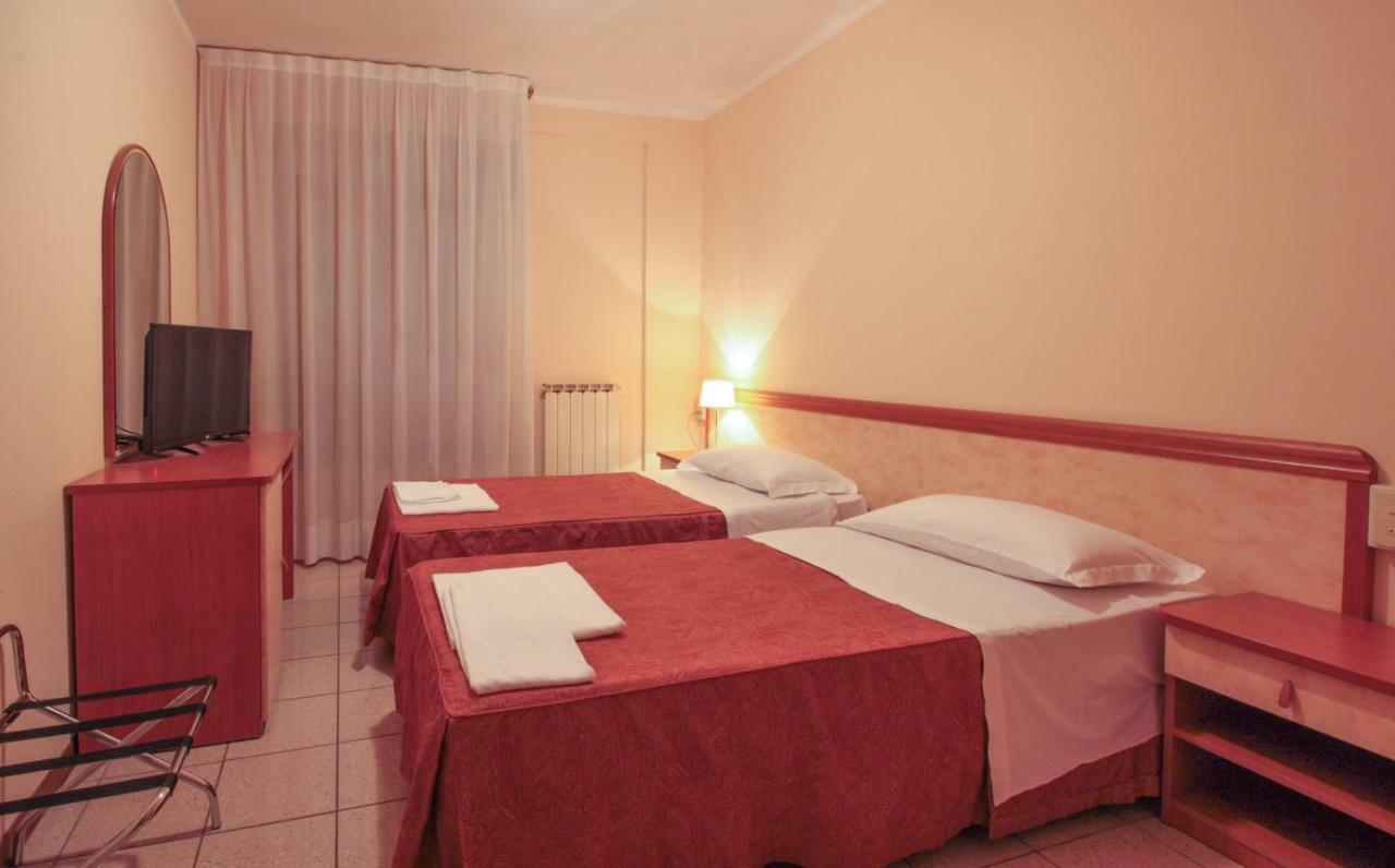 Hotel Rose&Crown Корреджио Экстерьер фото