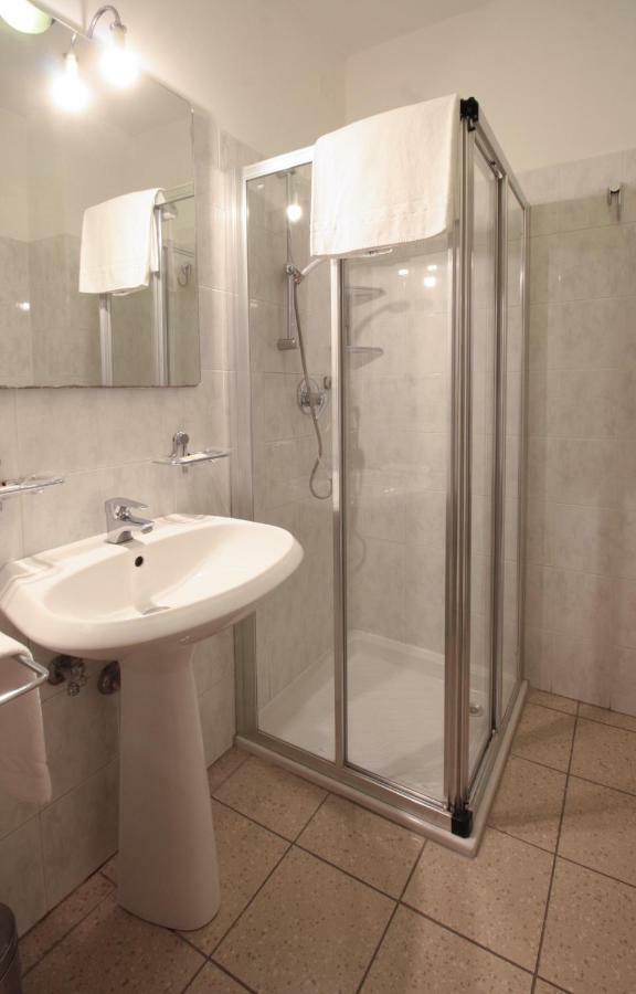 Hotel Rose&Crown Корреджио Экстерьер фото