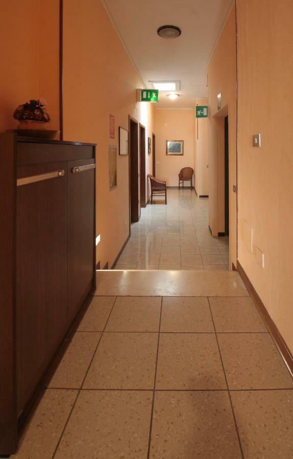 Hotel Rose&Crown Корреджио Экстерьер фото
