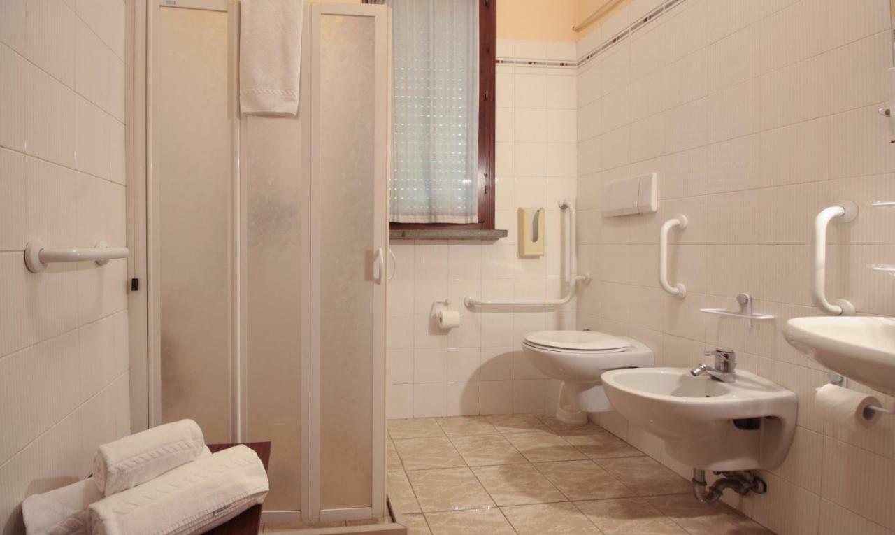 Hotel Rose&Crown Корреджио Экстерьер фото