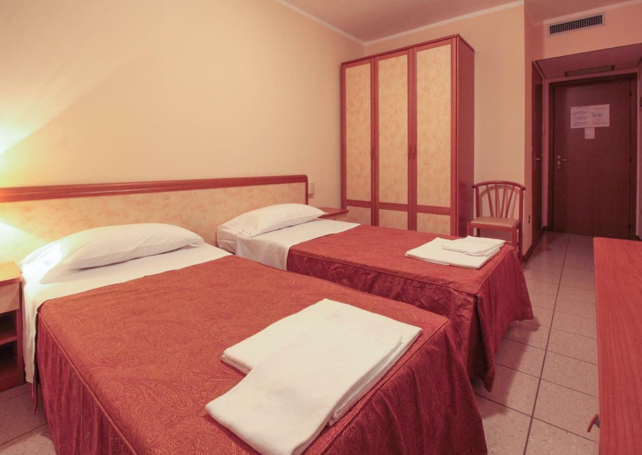 Hotel Rose&Crown Корреджио Экстерьер фото