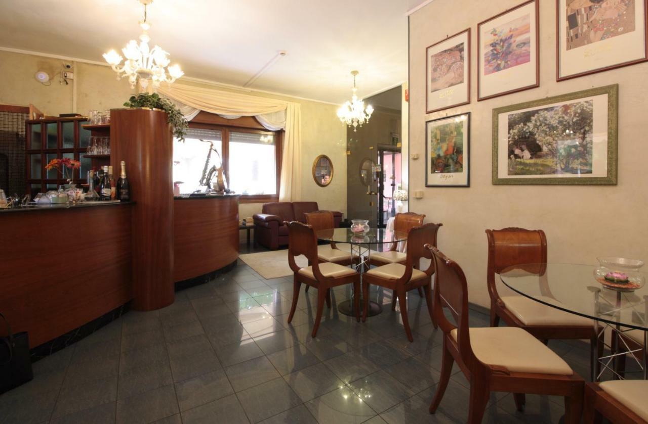 Hotel Rose&Crown Корреджио Экстерьер фото